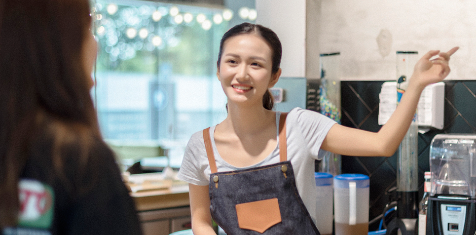 现在社会缺人才,不缺文盲,更不缺劳动力。没专业,没文凭的人很难求职,受累更挣不到钱